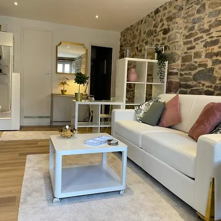 Hypercentre à 1 Mn Et Des Ports *