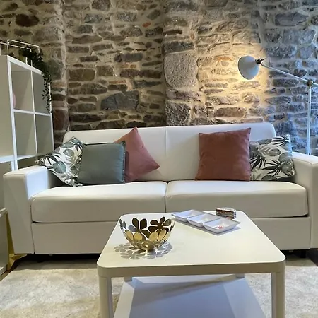 Hypercentre à 1 Mn Et Des Ports *